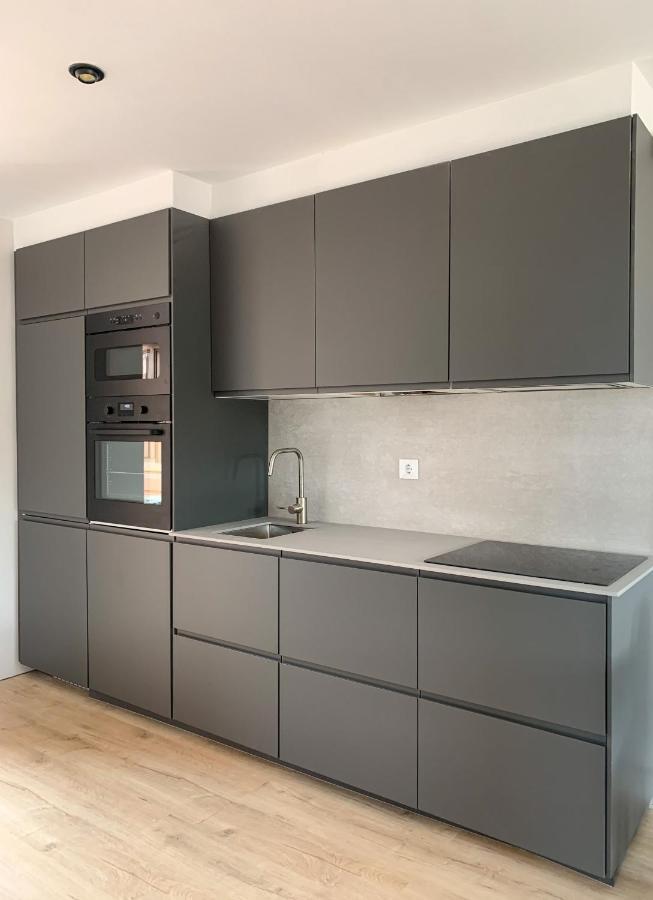 Acogedor Apartamento Con Terraza Y Parking Publico En Комильяс Экстерьер фото